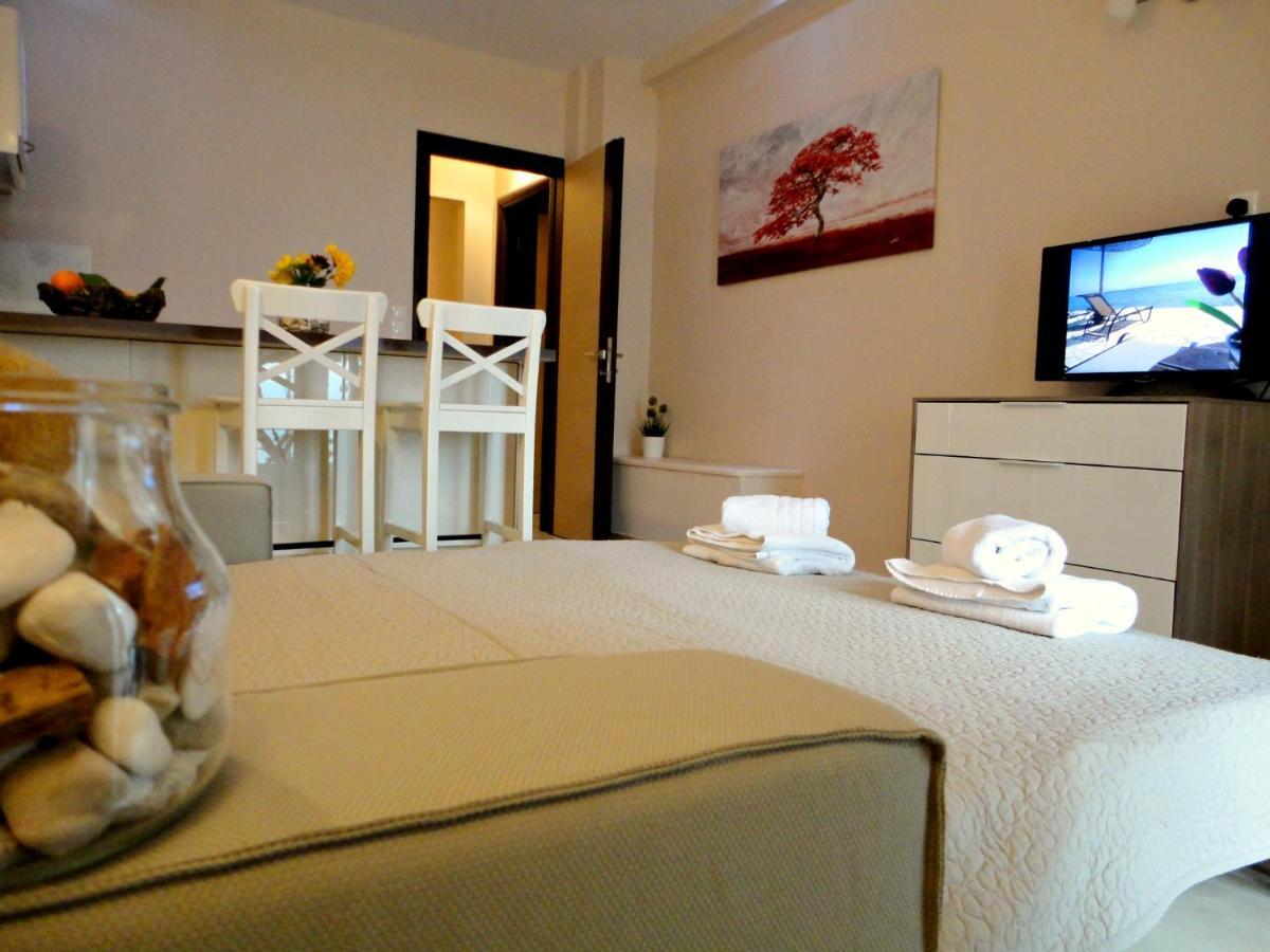 Galini Beach Studios And Penthouse Mesongi Luaran gambar